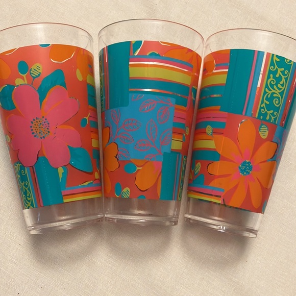 FLOWER POWER MOD 20 oz PLASTIC TUMBLERS  USE FOR PARTY DECOR OR THEME COOL 😎 - Picture 2 of 9